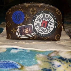 LV cosmetic pouch world tour